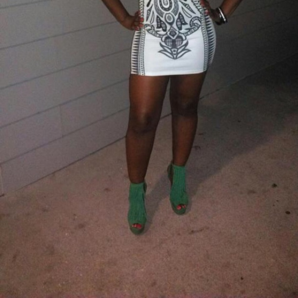 Heels - Picture 3 of 3